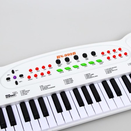 Synthesizer "Cold heart: musical adventure", works from 4 batteries like aa-3
