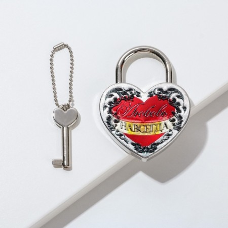 Wedding castle with the key "Love Forever."-1