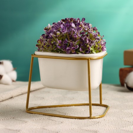 Pot "Triangle" on a stand, gold, 13x11x9cm