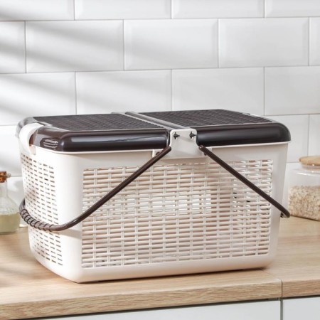 Picnic basket, 45 × 30 × 24 cm, color is light brown