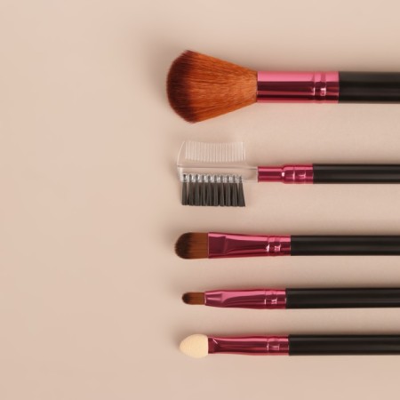A set of makeup brushes, 5 objects, black/raspberry color-3