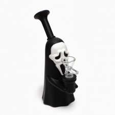 Bong smoking 