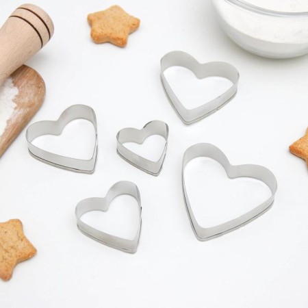 A set of forms for cutting the cookies “heart”, 5 pcs, 7.5 × 7.4 cm, silver color-1