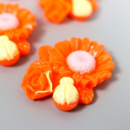 Decor for creativity plastic "Chamomile, rose and God's cow" Orange 3.1x3.6 cm