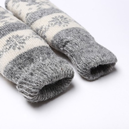 Women's mittens, gray/white color, size 20-22-2