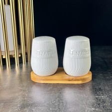 Set of salt shakers on the Lenardi Bamboo stand
