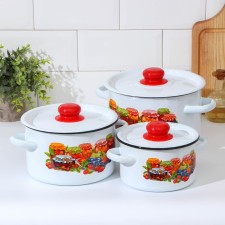 Set of dishes 