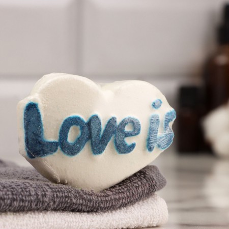 The bath bomb "Love is.." 80 g menthol - peppermint-4