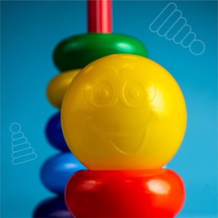 Pyramid, 7 rings with a ball-9