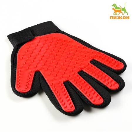 Glove - a brush for wool on the right hand with elongated cloves, red