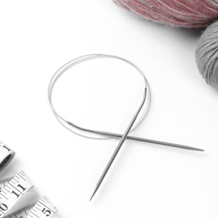 The knitting needles are circular, for knitting, with a metal cable, d = 4 mm, 14/80 cm-1