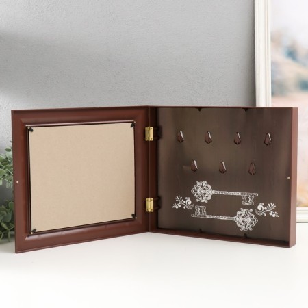 Key closed "window" 26.5x31.5 cm nut-2