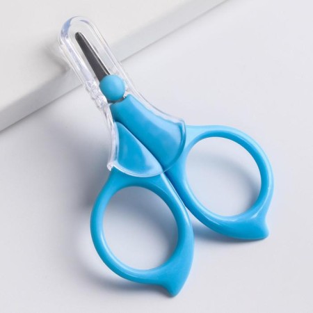 Children's manicure scissors, with a protective cap, type 2, blue color