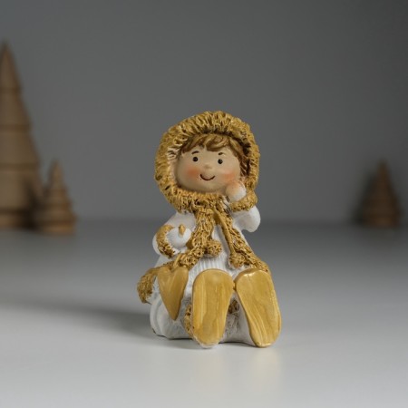 Souvenir Polystone "Baby in a white fur coat, with a heart" sits 5x5x8 cm