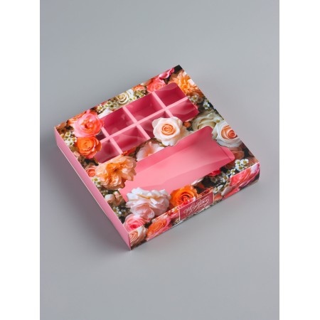 Box for 8 sweets + chocolate, with the “Congratulations” window, 17.7 x 17.8 x 3.8 cm. Confectionery packaging-2