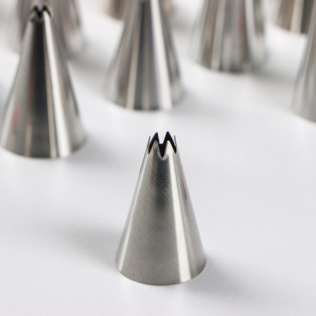 A set of pastry troops, d = 1.5 cm, nozzles 23 pcs, adapter 1 pc, mix-2