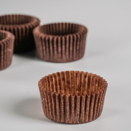 Brown baking uniform, 3.5 x 2 cm