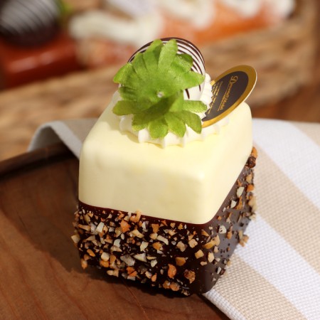 Flee - Magnet "Pies of Magniffo" White Chocolate, 5x5x9cm-1