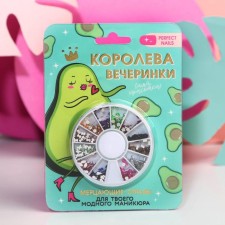 A set of curly rhinestones for the decor of the nails 