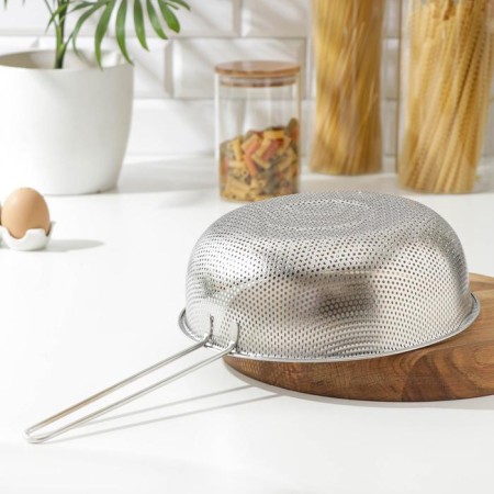 A colander made of stainless steel "Marco", d = 25 cm, a long handle, chrome color color-2