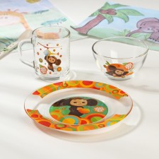 Set of dishes 