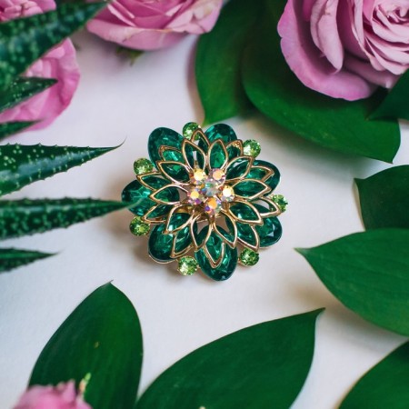 Brooch "Flower" chrysanthemum, green color in gold-2