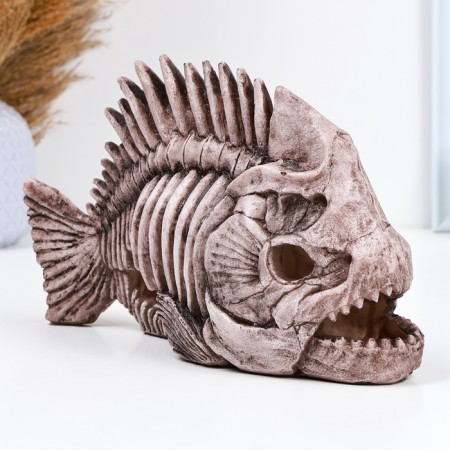 Figure "Piranha skeleton" 18x11x31cm-1