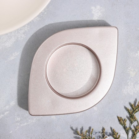 Climber "Eye. Marble" from gypsum, 14.5x9.5x2cm, champagne-2