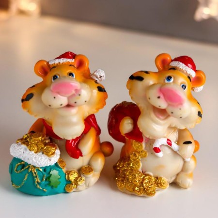 Piglite Polystone "Red Tigerick in a New Year's cap with gold in a bag" MIX 11x7x8.5 cm