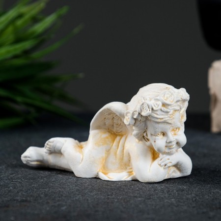 The figure "angel lies on the handles" gilding, 8x4x4cm