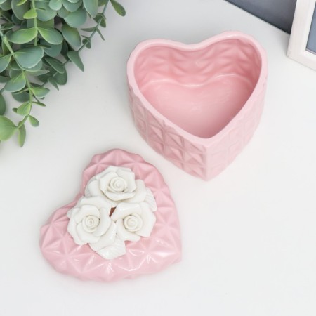 Coramics box "Three white roses. Geometry" heart pink 10x11x11 cm-1