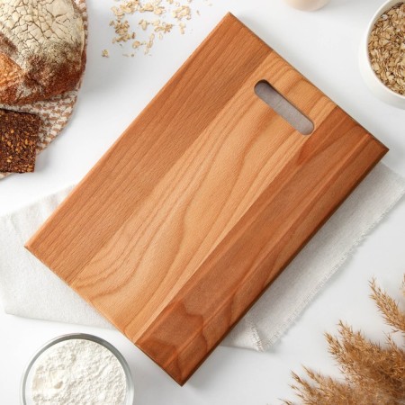 Groot board with a dilan handle, 34 × 23 × 1.8 cm, beech