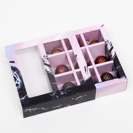 Cardboard box with a shell under 9 sweets, "diffusion", 13.7 x 13.7 x 3.5 cm, cellulose-1