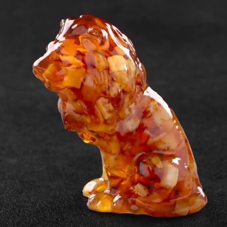 Souvenir "Leo", sits, amber-1
