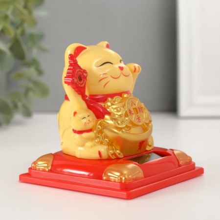 Plastic pendulum "Yellow manei-nako with kittens and gold" 8x8x8.2 cm-2