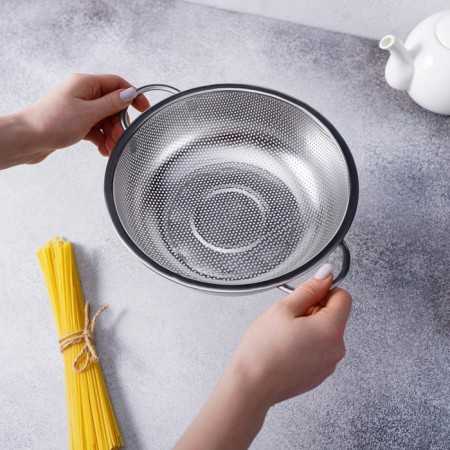A colander made of stainless steel "Marco", d = 22 cm, two pens, chrome color-4