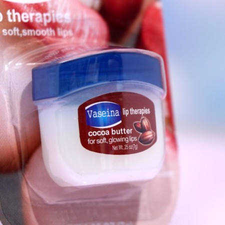 Cosmetic Vaseline for lips with cocoa-1