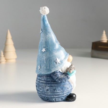 Polystone souvenir "Santa Claus in a cap with stars, with a wreath and a bird" 10x8.5x21 cm-1