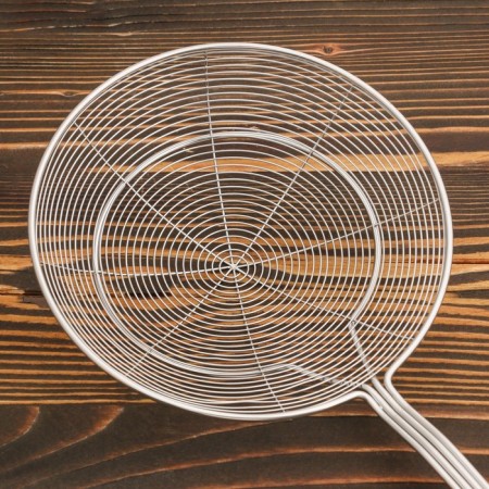 A colander-sytoos with a wooden handle 44cm-3
