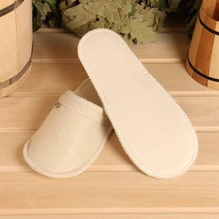 Slippers for a bath with a waterproof, non -slip sole, white, felt-1