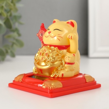 Plastic pendulum "Yellow manei-nako with kittens and gold" 8x8x8.2 cm-1