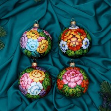 A set of 4 Christmas balls of 100 mm 