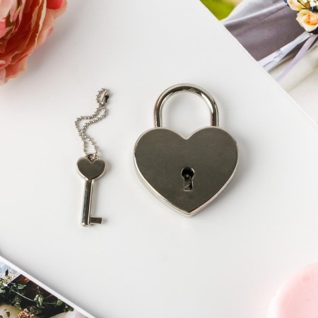 Wedding castle with the key "Council and love."-3