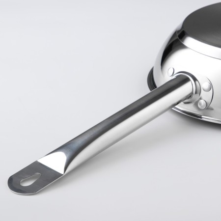 Skoroda "General catering", D = 22 cm, housing thickness 0.6 mm, bottom 3.5 mm, with a heat distribution layer, induction-3