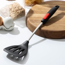 Shovel with slots of the “chili” shade, 37.5 × 9.5 cm, black and red color