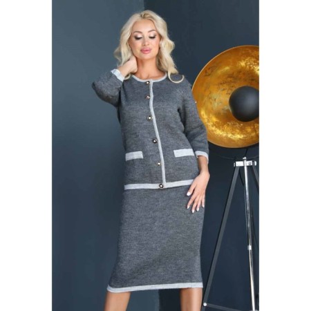 Female suit, size 42-18