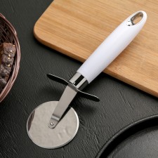 Knife for pizza and dough of the Skina shares, 20.5 cm, white color