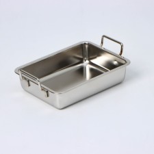 A stainless steel baking sheet is 15.5 × 11.5 × 3.5 cm, with handles, chrome color