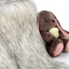 Long -bended knitted -based flap, 50 x 50 cm, white fur with gray