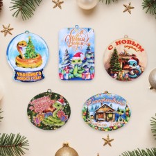 A set of toys on the Christmas tree 